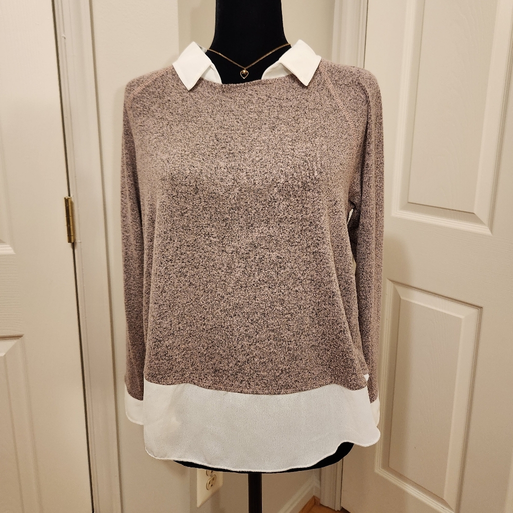 Kim And Cami Two-Tone Sweater with White Collar Sz M